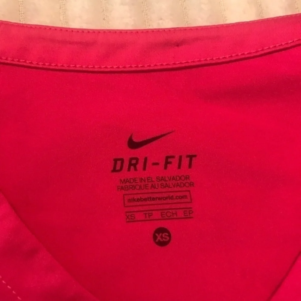 Nike Victory Base Layer Pink V Neck Short Sleeve Tee Shirt Size XS